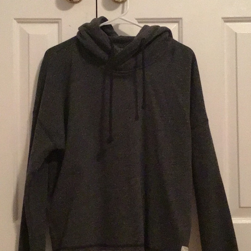 cropped abercrombie & fitch long sleeve with hood